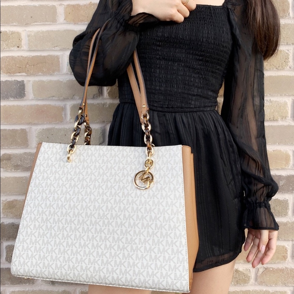 Gaby’sBags💕Michael Kors Large Tote Vanilla - Picture 1 of 2